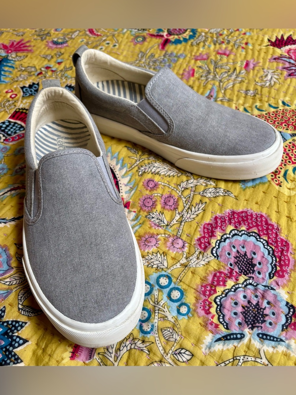 Taos comfort slip on Rubber Soul flats loafers sneakers shoes, almost new, EUC